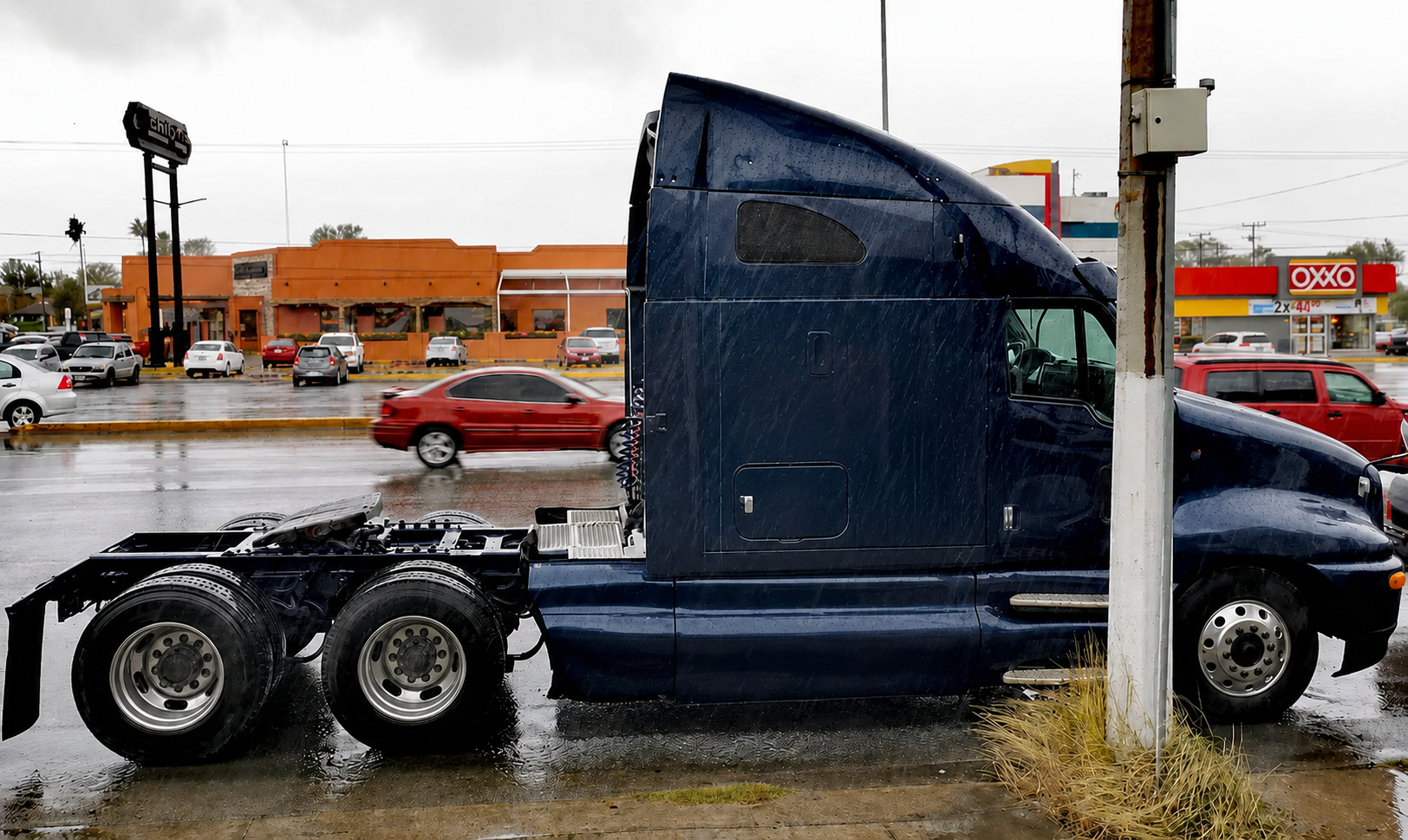 Tractocamión azul marino limpio antes de ser rotulado por Publi City